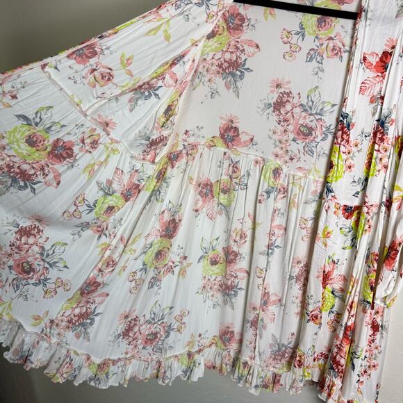 Torrid Ivory Floral Ruffle Hem Kimono 2X 16733888 16733884 - Picture 6 of 15